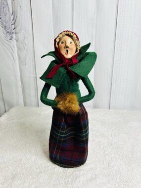 Byers Choice Victorian Woman Caroler Plaid Skirt with Fur Muff Bumpy Base 1984